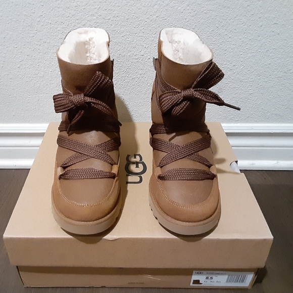 UGG - Picture 2 of 7